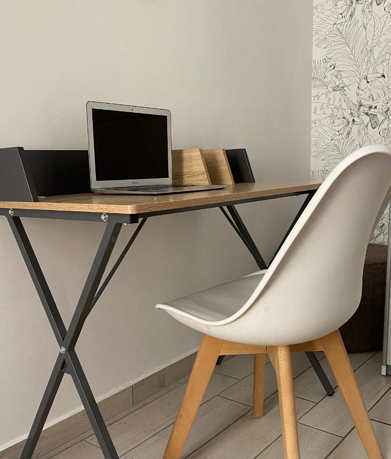 Joli Appartement Hypercentre T2, Classe Meuble De Tourisme 3 Avec Parking Gratuit Béziers Kültér fotó