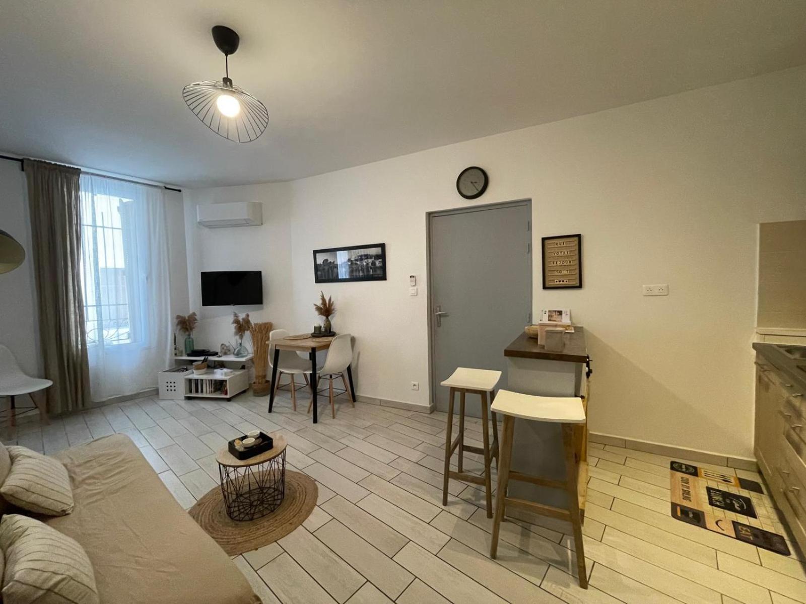 Joli Appartement Hypercentre T2, Classe Meuble De Tourisme 3 Avec Parking Gratuit Béziers Kültér fotó
