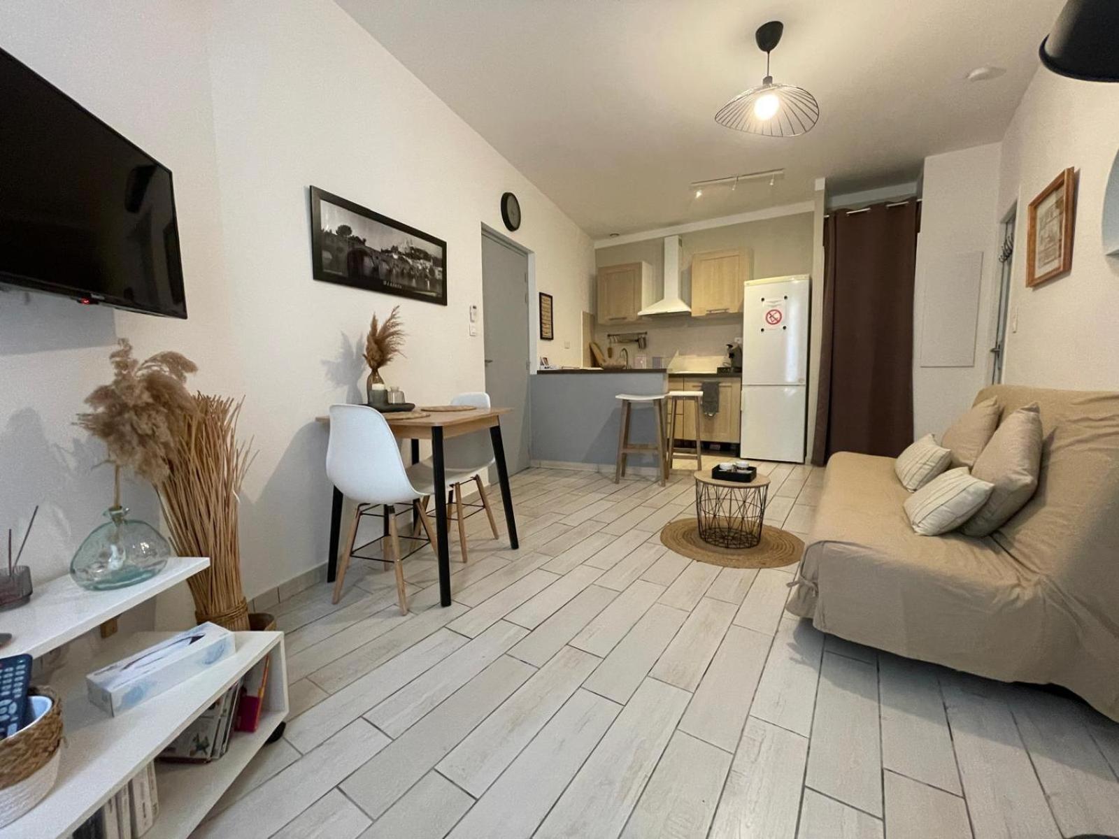 Joli Appartement Hypercentre T2, Classe Meuble De Tourisme 3 Avec Parking Gratuit Béziers Kültér fotó