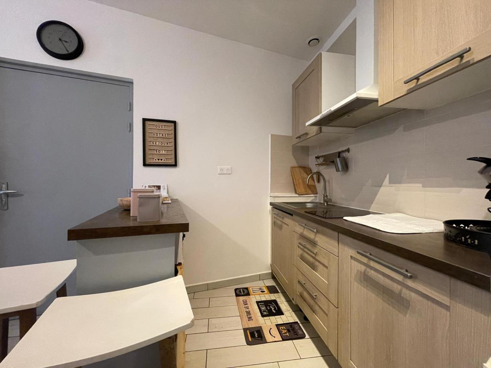 Joli Appartement Hypercentre T2, Classe Meuble De Tourisme 3 Avec Parking Gratuit Béziers Kültér fotó