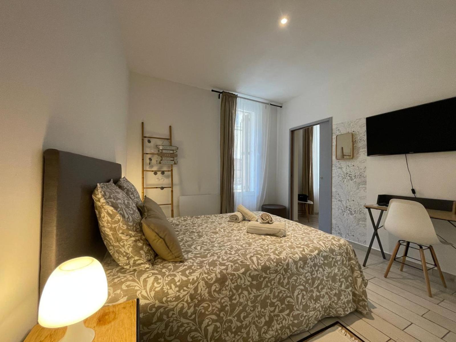 Joli Appartement Hypercentre T2, Classe Meuble De Tourisme 3 Avec Parking Gratuit Béziers Kültér fotó