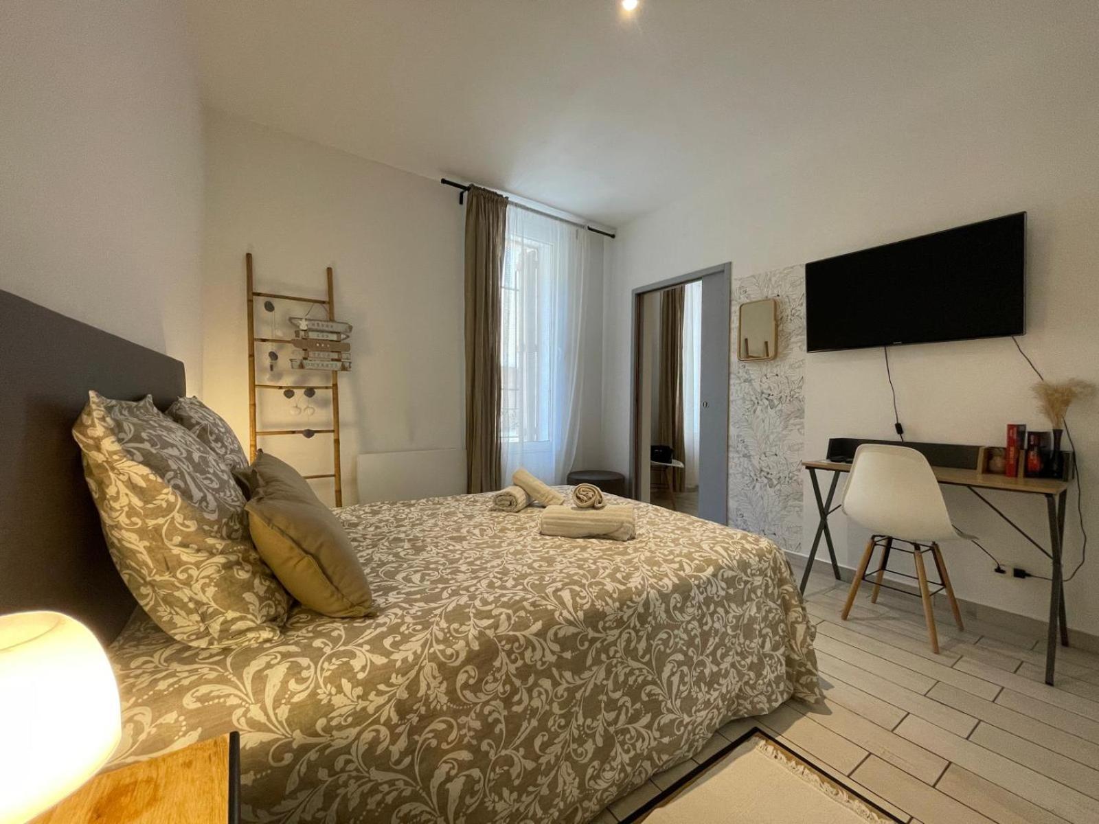 Joli Appartement Hypercentre T2, Classe Meuble De Tourisme 3 Avec Parking Gratuit Béziers Kültér fotó