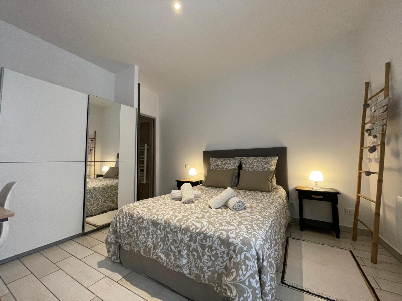 Joli Appartement Hypercentre T2, Classe Meuble De Tourisme 3 Avec Parking Gratuit Béziers Kültér fotó