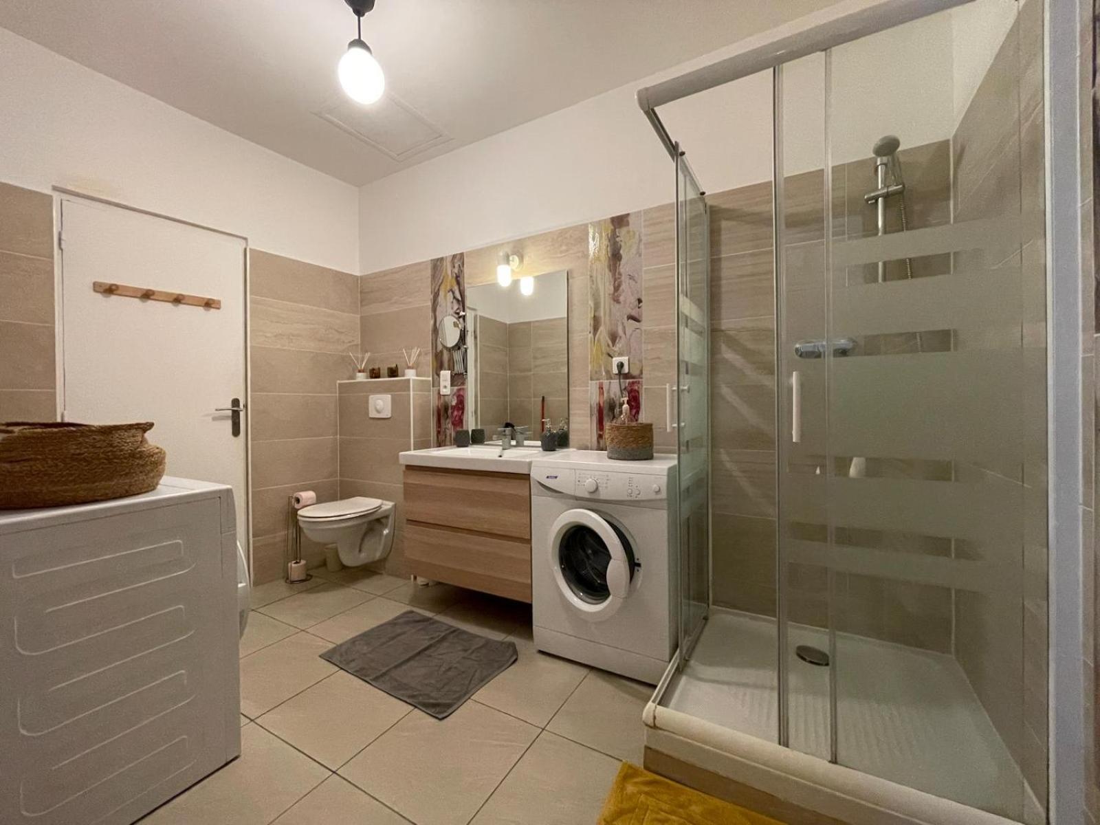 Joli Appartement Hypercentre T2, Classe Meuble De Tourisme 3 Avec Parking Gratuit Béziers Kültér fotó