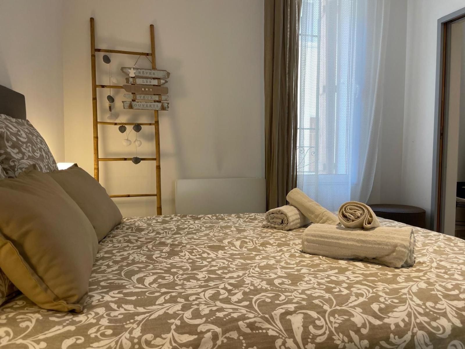 Joli Appartement Hypercentre T2, Classe Meuble De Tourisme 3 Avec Parking Gratuit Béziers Kültér fotó