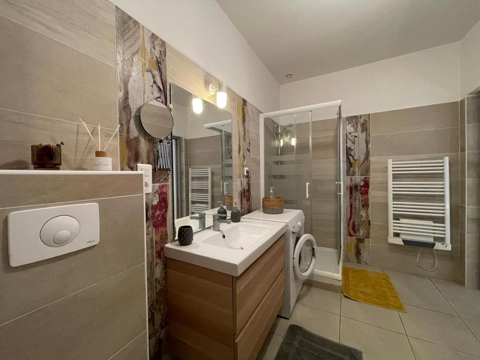 Joli Appartement Hypercentre T2, Classe Meuble De Tourisme 3 Avec Parking Gratuit Béziers Kültér fotó