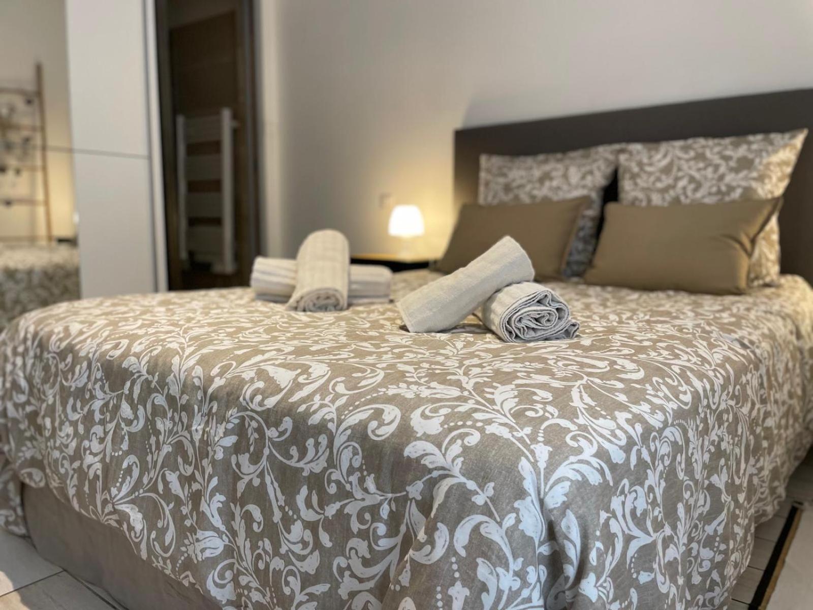Joli Appartement Hypercentre T2, Classe Meuble De Tourisme 3 Avec Parking Gratuit Béziers Kültér fotó